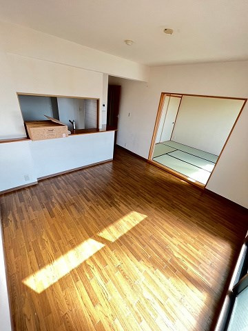 サニーパレス （下大市東町）の居間・リビング