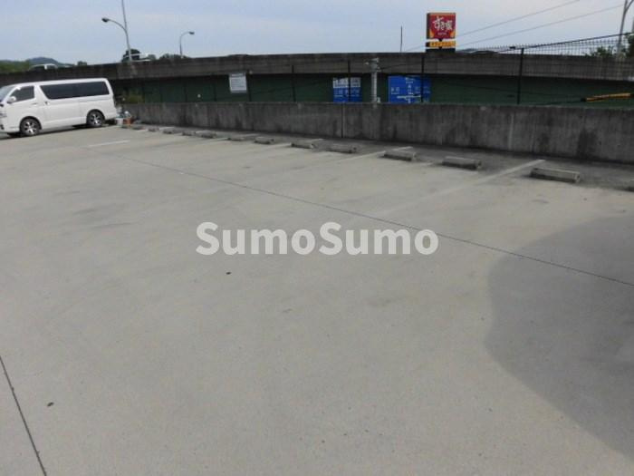 ガーデンコート車　D棟の駐車場