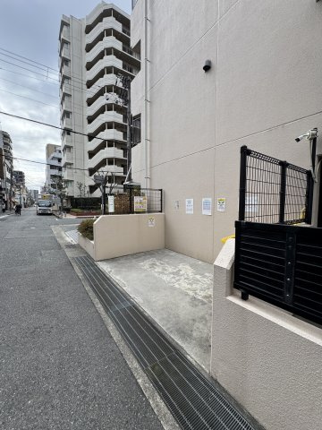サンクラッソ湊川公園駅前の駐車場
