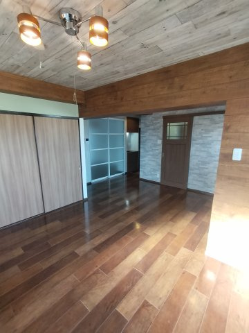グリーンヒル山本通の居間・リビング