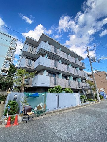 サンロイヤル鳴尾の外観