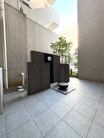 LIVING ABOVE FUJISAWA ― 藤沢で暮らす、その一段上 ―のエントランス