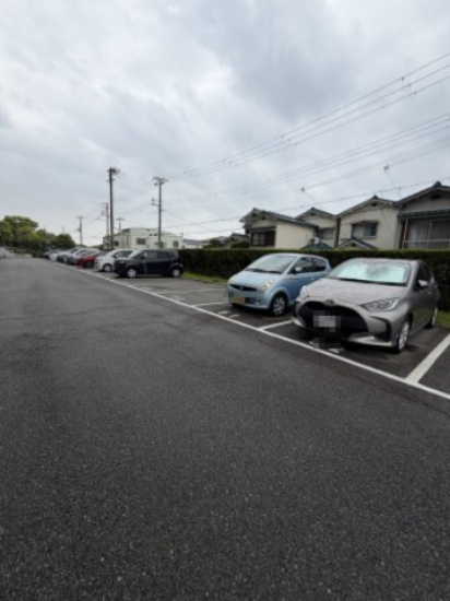 コープ野村高取台の駐車場