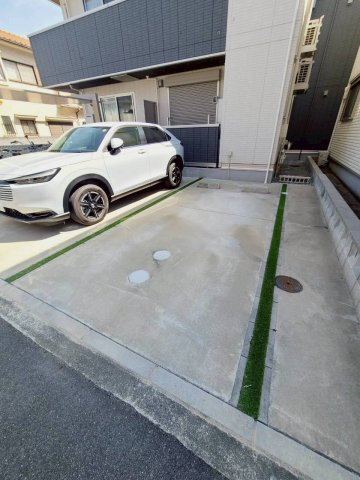 WAJULE　Naruoの駐車場