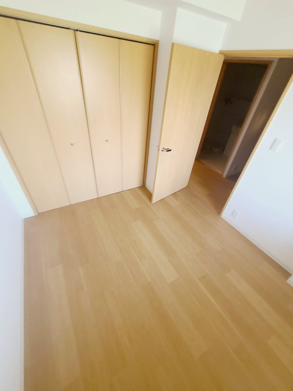 UR西宮マリナパークシティ丘のある街　6号棟の寝室|落ち着いた色調の寝室です