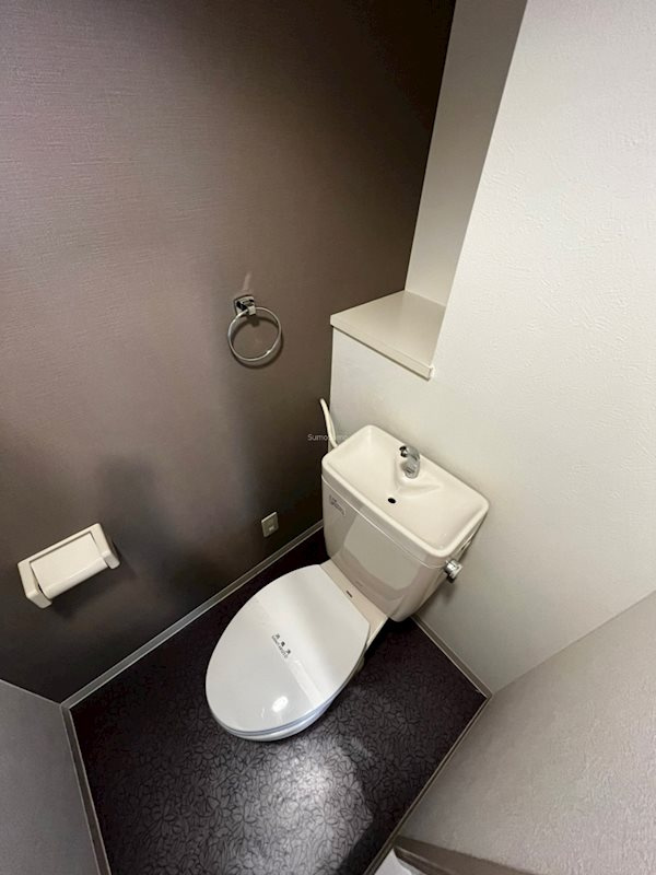 ディアコート船場のトイレ|落ち着いた色調のトイレです
