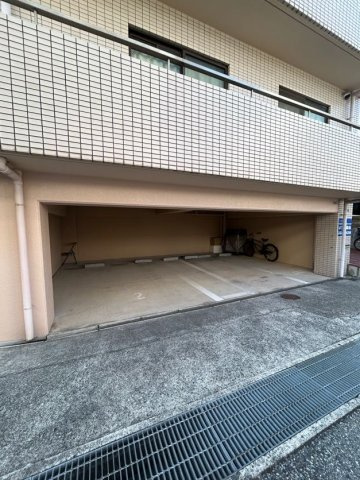 ハイムM2の駐車場|車をお持ちの方に嬉しい駐車場付きの物件です