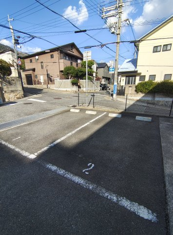 ディマンシュの駐車場
