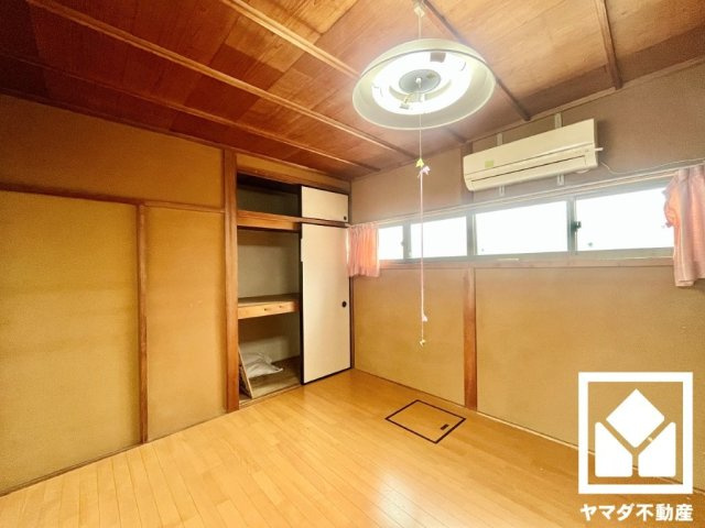 伏見区深草願成町の洋室