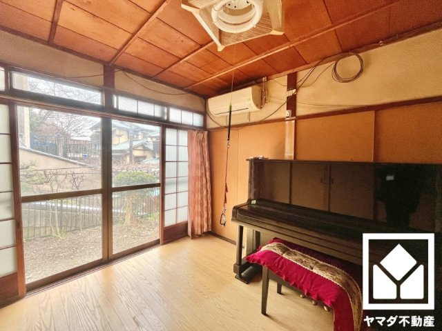 伏見区深草願成町の洋室