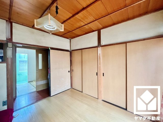 伏見区深草願成町の洋室