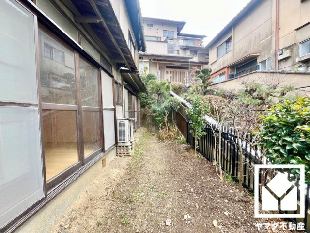 伏見区深草願成町の庭