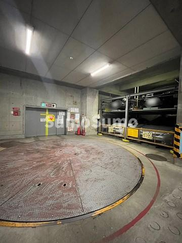 ネオアージュ土佐堀の駐車場