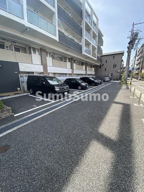 セレニテ甲子園Ⅱの駐車場
