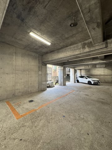ダイバーシティ神戸長田A棟の駐車場