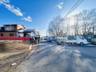 【前面道路含む現地写真】 | 四街道市物井　売地　物井駅 | 忙しく過ぎゆく日常を置き去るほど、ゆったりした時間が流れる住環境♪♪『快適』は「家」と「街」と「環境」が調和した時に訪れるだと改めて感じさせてくれます。時間の経過と共に味わいが出る素敵な空間へ！！