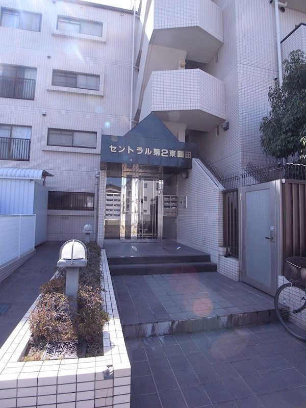 セントラル第2東園田のエントランス