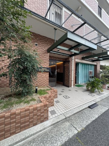 シャロン鷹取東のエントランス