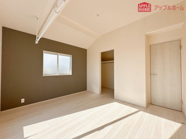 [新築住宅] 東松山市六軒町 全3棟の洋室|２階居室は全室収納あり！たっぷりある収納活用でお部屋もキレイを保てます♪