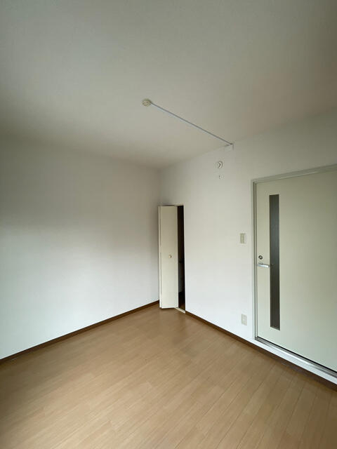 アスタック壱番館の居間・リビング|右洋室