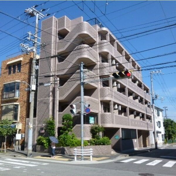 パインテール御影の外観