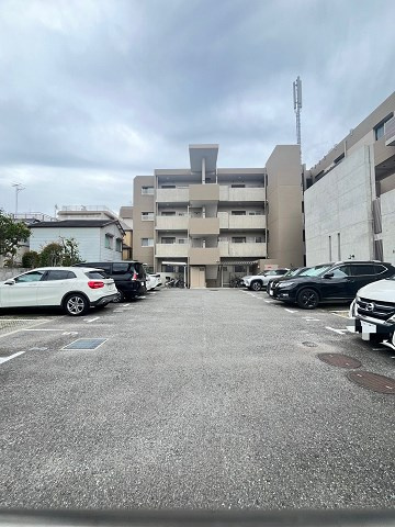 デセンテ甲子園口の駐車場