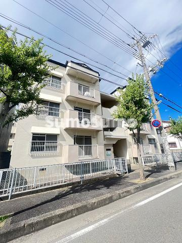 ハイツ友行の外観