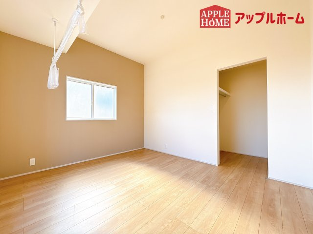 [新築住宅] 鶴ヶ島市羽折町 全4棟の洋室|２階居室は全室収納あり！たっぷりある収納活用でお部屋もキレイを保てます♪