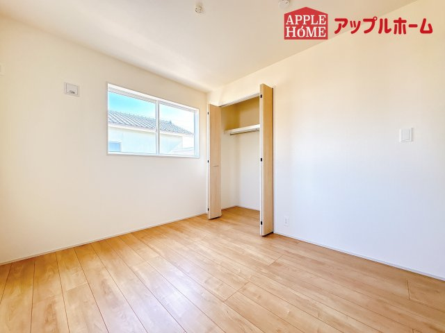 [新築住宅] 鶴ヶ島市羽折町 全4棟の洋室|２階居室は全室収納あり！たっぷりある収納活用でお部屋もキレイを保てます♪