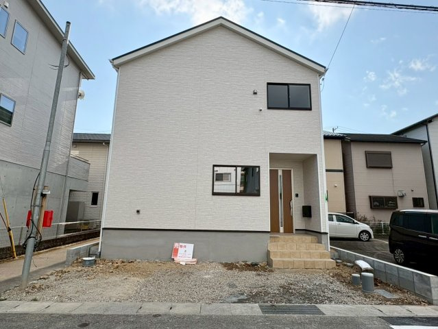 クレイドルガーデン高知市百石町 第1の外観|白を基調とした明るい外観。すっきりとした印象の一邸