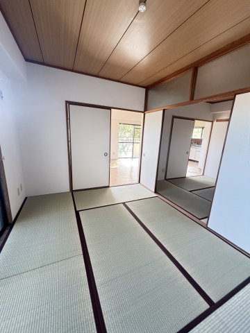 シャロン長田の和室