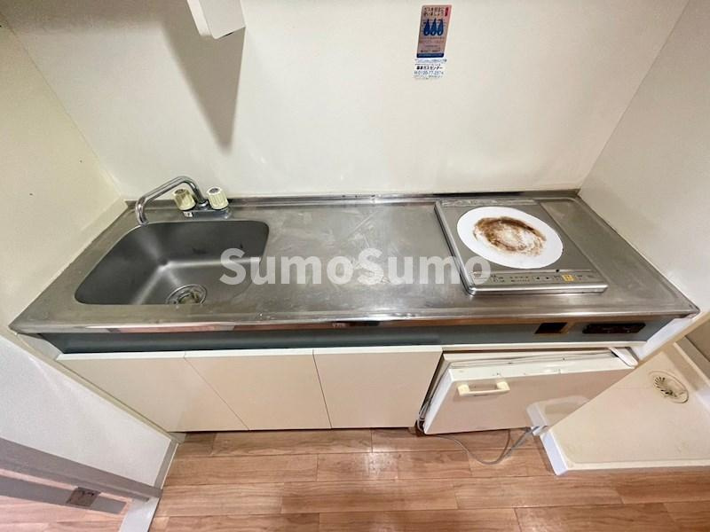 ノーブル日高のキッチン|コンパクトなキッチンで掃除もラクラク