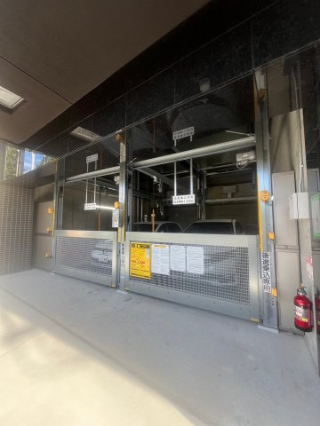 ソルテラスKOBE湊町の駐車場