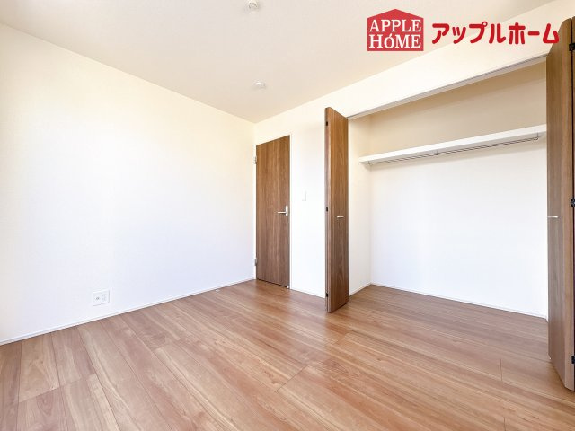 [新築住宅] 鶴ヶ島市羽折町 全4棟の洋室|２階居室は全室収納あり！たっぷりある収納活用でお部屋もキレイを保てます♪