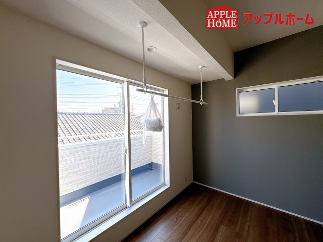 [新築住宅] 鶴ヶ島市羽折町 全4棟の洋室|２階居室は全室収納あり！たっぷりある収納活用でお部屋もキレイを保てます♪