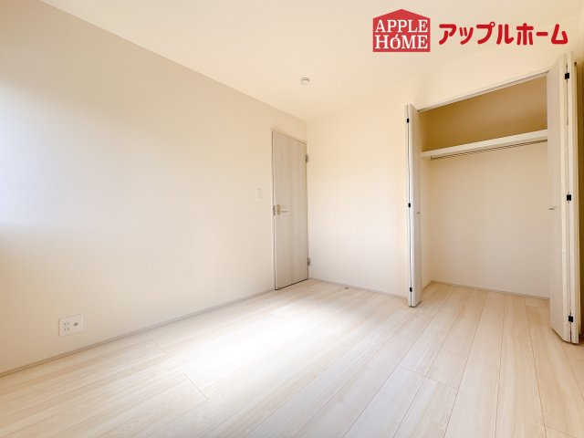 [新築住宅] 鶴ヶ島市羽折町 全4棟の洋室|２階居室は全室収納あり！たっぷりある収納活用でお部屋もキレイを保てます♪