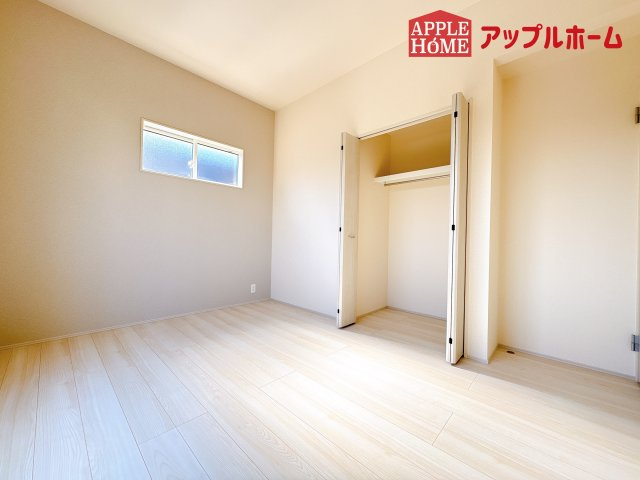 [新築住宅] 鶴ヶ島市羽折町 全4棟の洋室|２階居室は全室収納あり！たっぷりある収納活用でお部屋もキレイを保てます♪
