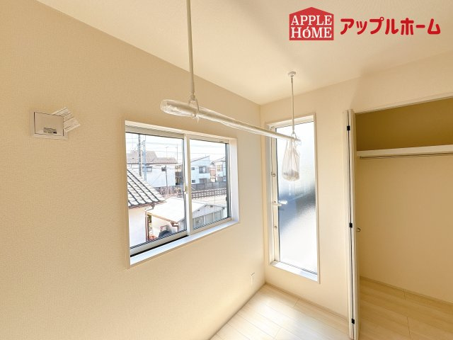 [新築住宅] 鶴ヶ島市羽折町 全4棟の洋室|２階居室は全室収納あり！たっぷりある収納活用でお部屋もキレイを保てます♪