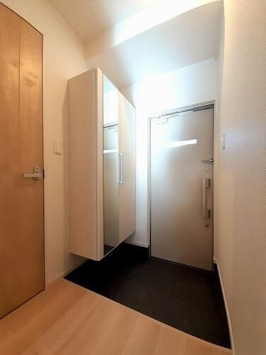 メゾンアイティーサンシャインの玄関