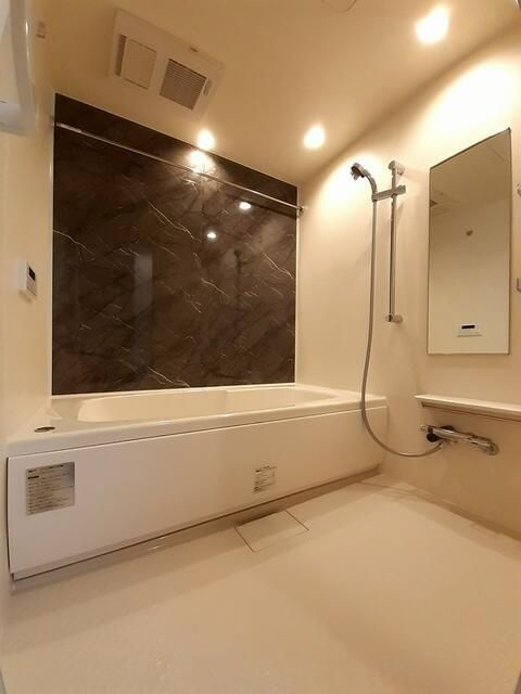 メゾンアイティーサンシャインの浴室