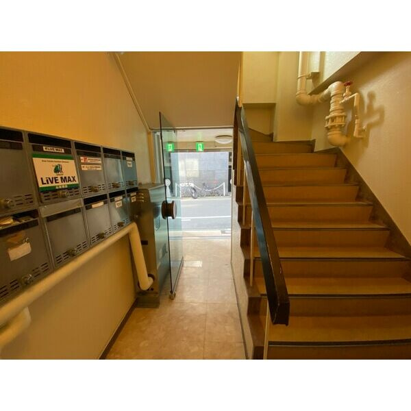 大阪市中央区西心斎橋２丁目の店舗事務所のロビー