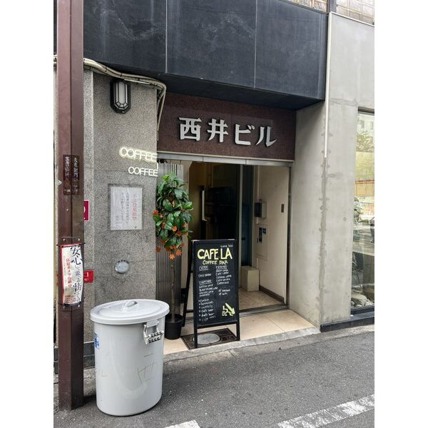 大阪市中央区西心斎橋２丁目の店舗事務所のエントランス