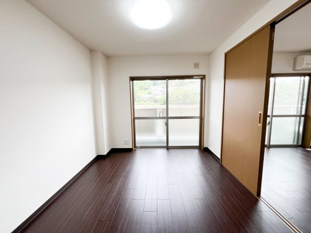 グランビューの洋室