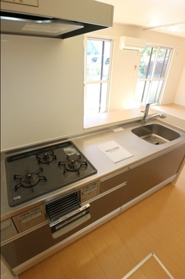 【キッチン】 | シャルムＨＡ Ⅱ | ガスコンロ3口グリル付き