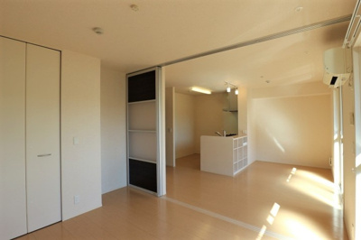 【洋室】 | シャルムＨＡ Ⅱ | 洋室からリビング