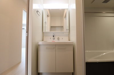 【洗面所】 | soavino（ソアヴィーノ） Ａ | 洗髪洗面化粧台（三面鏡）