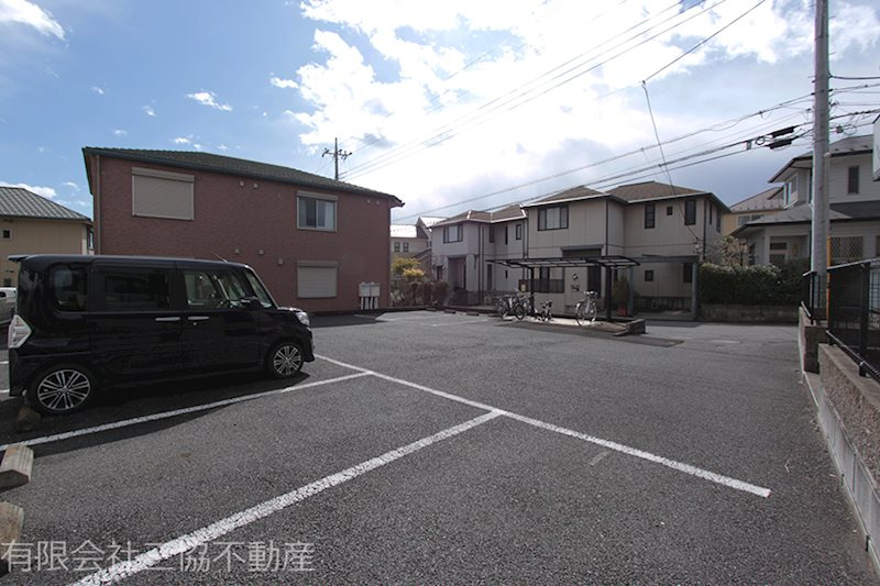 グランシード美杉台の外観|建物目の前の駐車場1台分付き