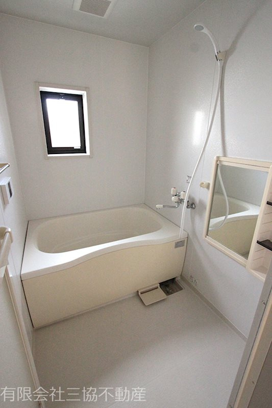 グランシード美杉台の浴室|追焚機能＋換気窓付き