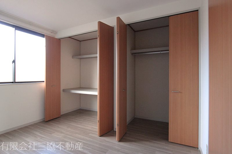 グランシード美杉台|洋室6帖のクローゼット＋収納