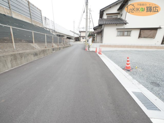 【前面道路含む現地写真】 | 高砂市阿弥陀町魚橋（全17）土地10号地